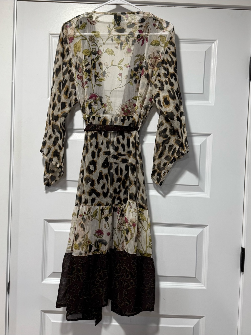 Vince Camuto Floral & Leopard Print Kimono Robe in Cream and Brown - Picture 7 of 12